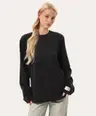 Czarny oversize longsleeve z koronką na dekolcie