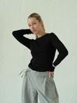Bazowy czarny dopasowany longsleeve z modalu