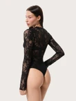 Czarne body z koronki