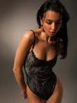 Czarne koronkowe body