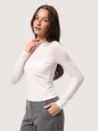 Półprzezroczysty dopasowany longsleeve z tencelu z koronką na biuście