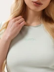 Miętowa dopasowana bawełniana koszulka z haftowanym logo