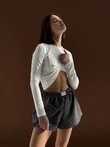 Biały slim longsleeve z szwami