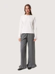 Minimalistyczny longsleeve z koronką na rękawach