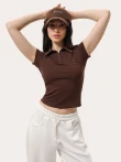 Czekoladowa dopasowana koszulka polo