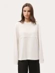 Biały oversize longsleeve z koronką na dekolcie
