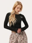 Skrócony longsleeve z zewnętrznymi szwami – czarny