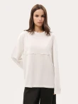 Biały oversize longsleeve z koronką na dekolcie