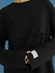 Oversize longsleeve z koronką na dekolcie