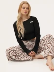 Skrócony longsleeve z zewnętrznymi szwami – czarny