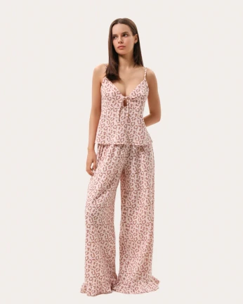 Różowa piżama z muślinu w leopardzi print: top i spodnie z falbanami