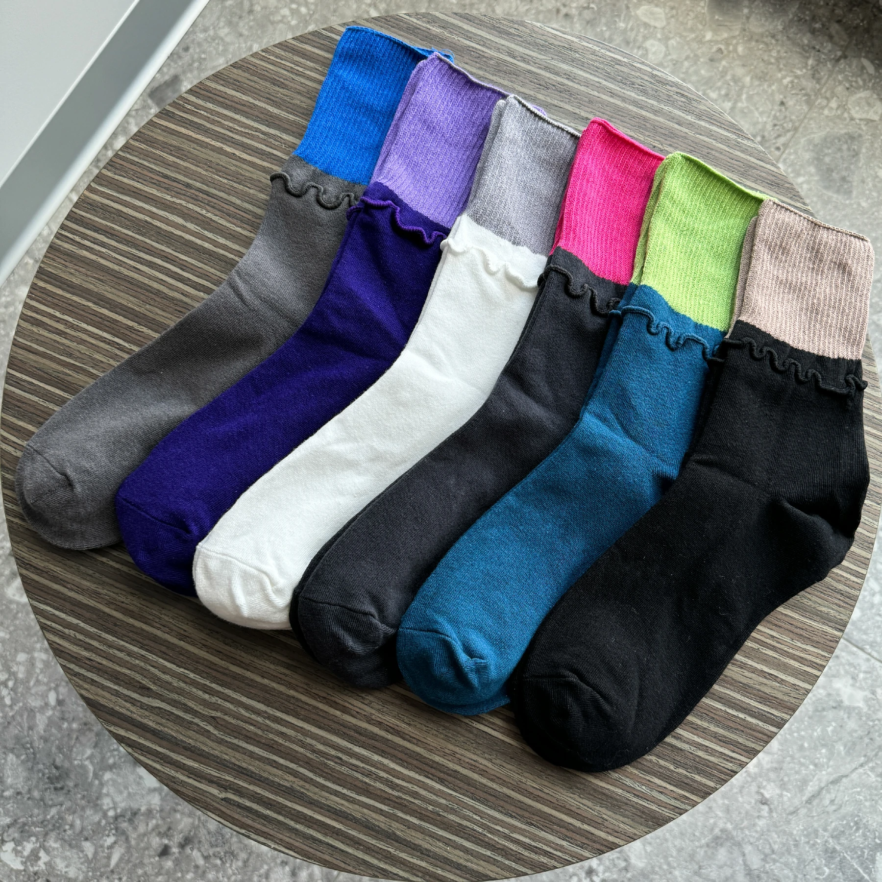 Jasne skarpetki damskie z falbanami - One size