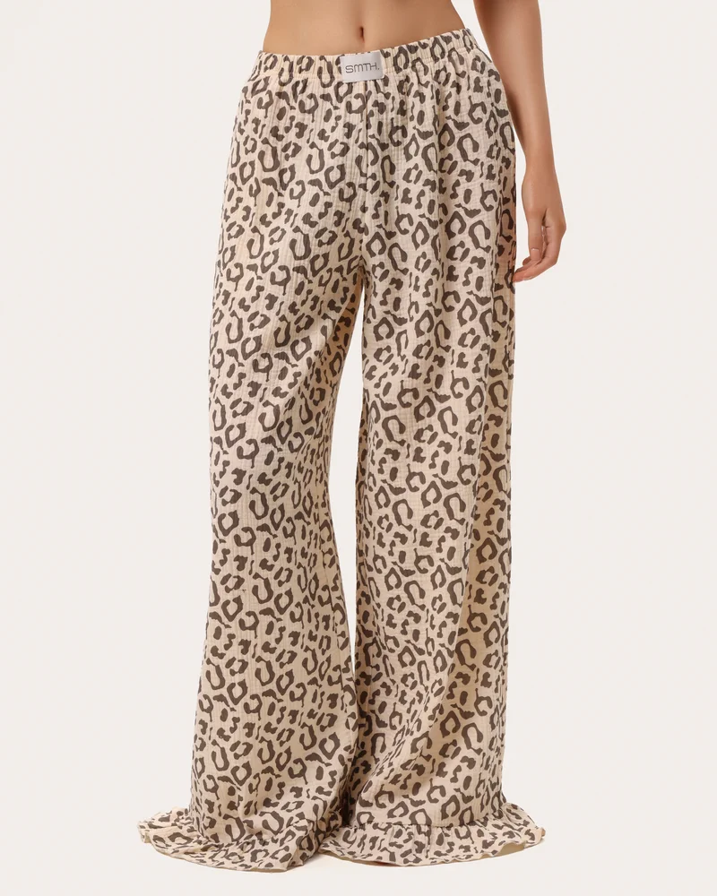 Beżowa piżama z muślinu w leopardzi print: top i spodnie z falbaną