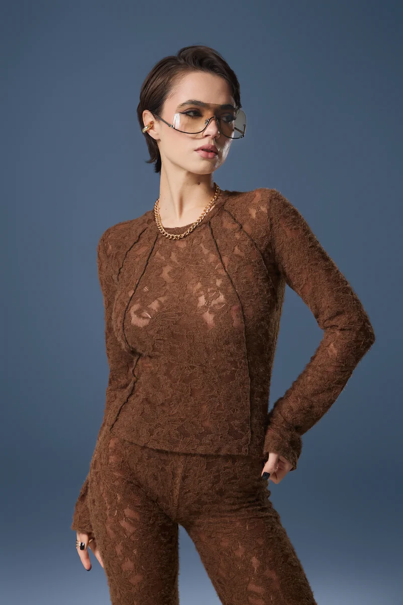 Dopasowany longsleeve z puszystej, teksturowanej koronki