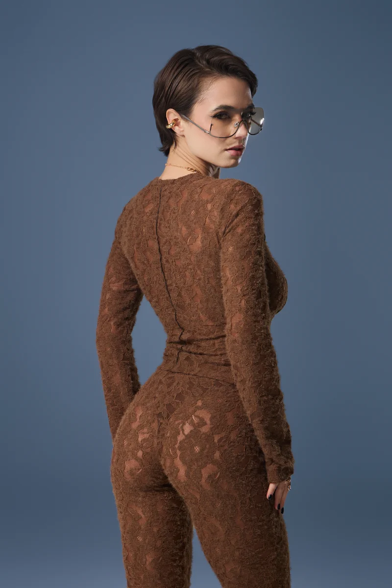 Dopasowany longsleeve z puszystej, teksturowanej koronki