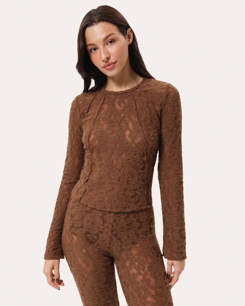 Dopasowany longsleeve z puszystej, teksturowanej koronki