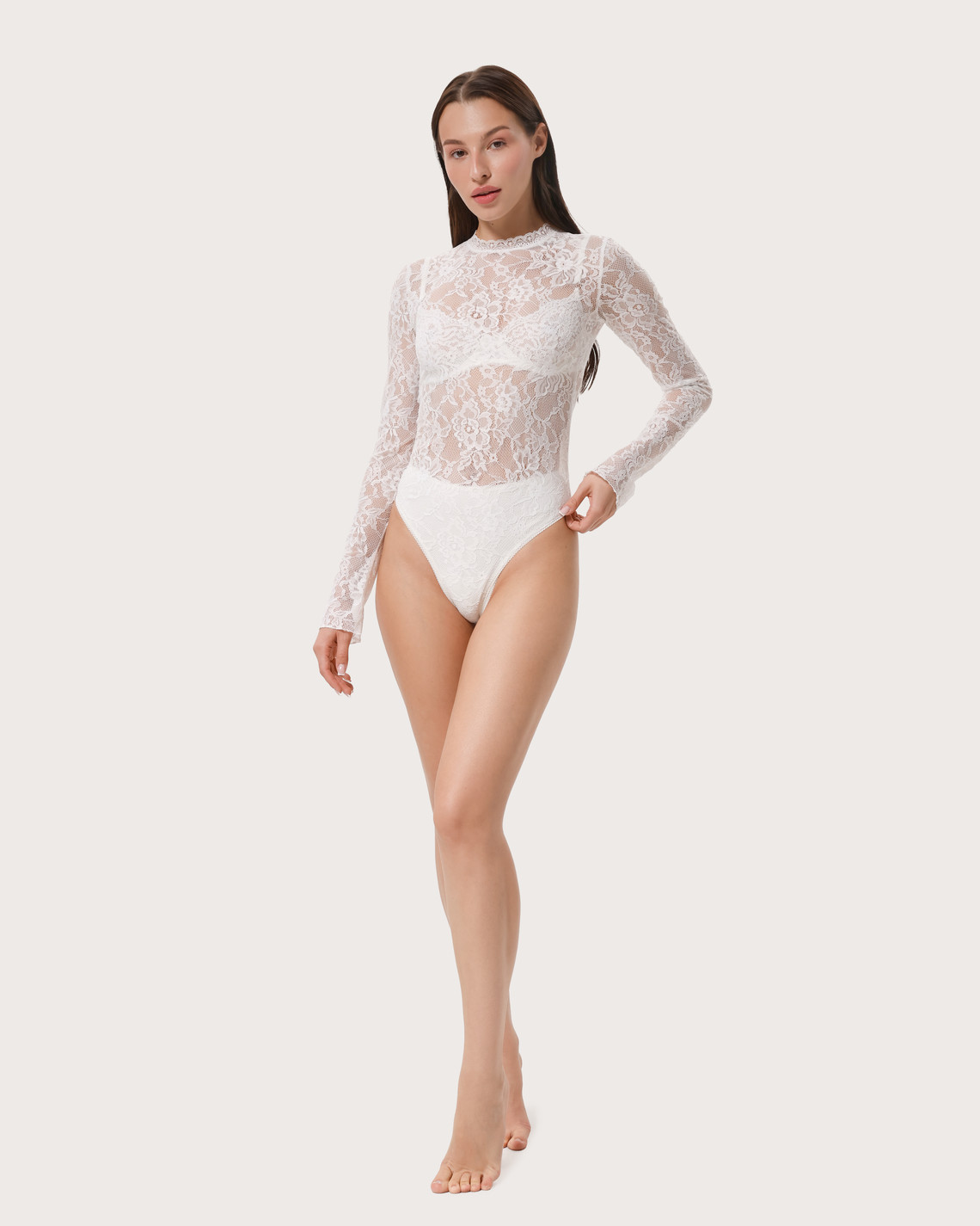 Mleczne body z koronki
