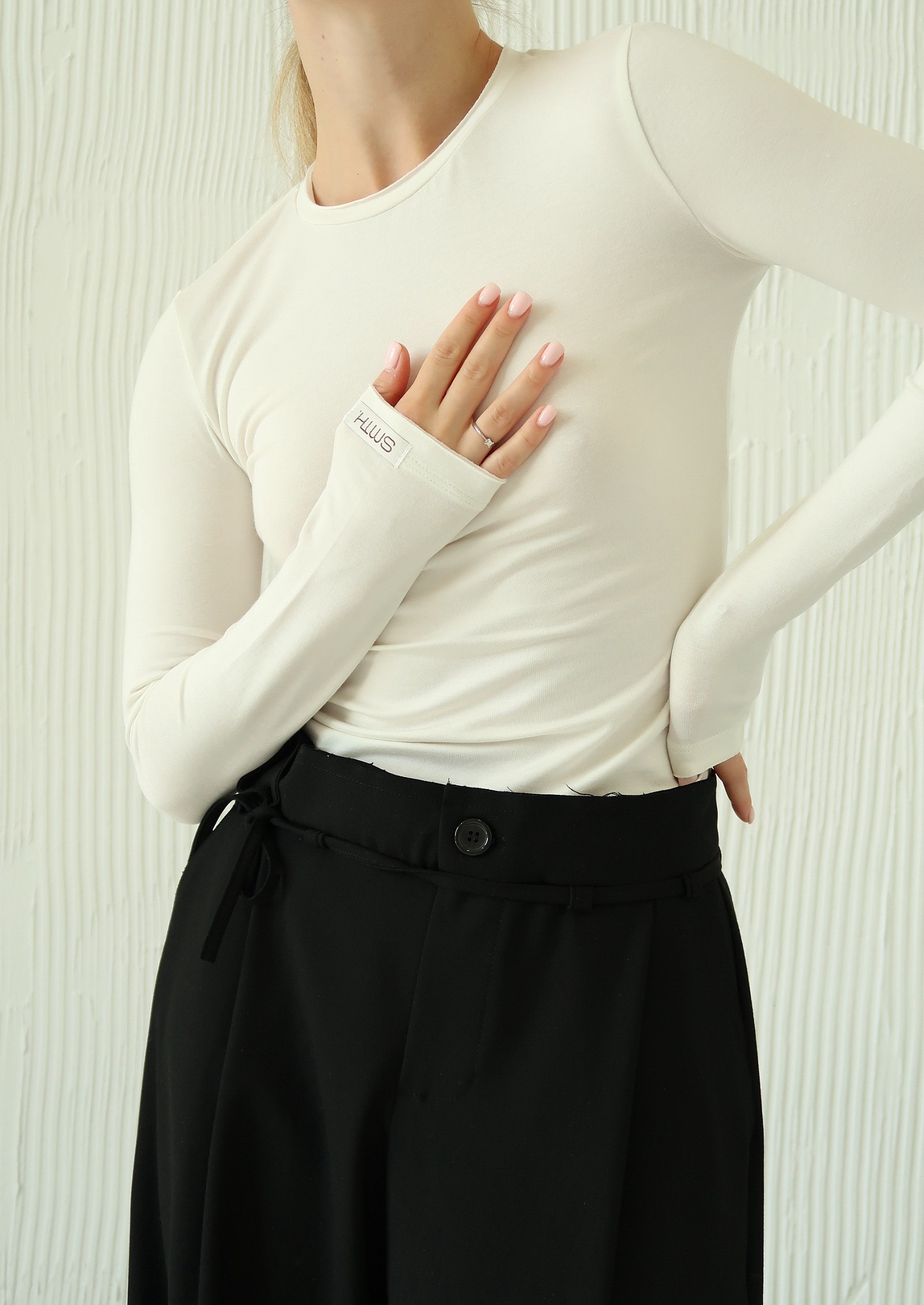Bazowy mleczny slim longsleeve z modalu