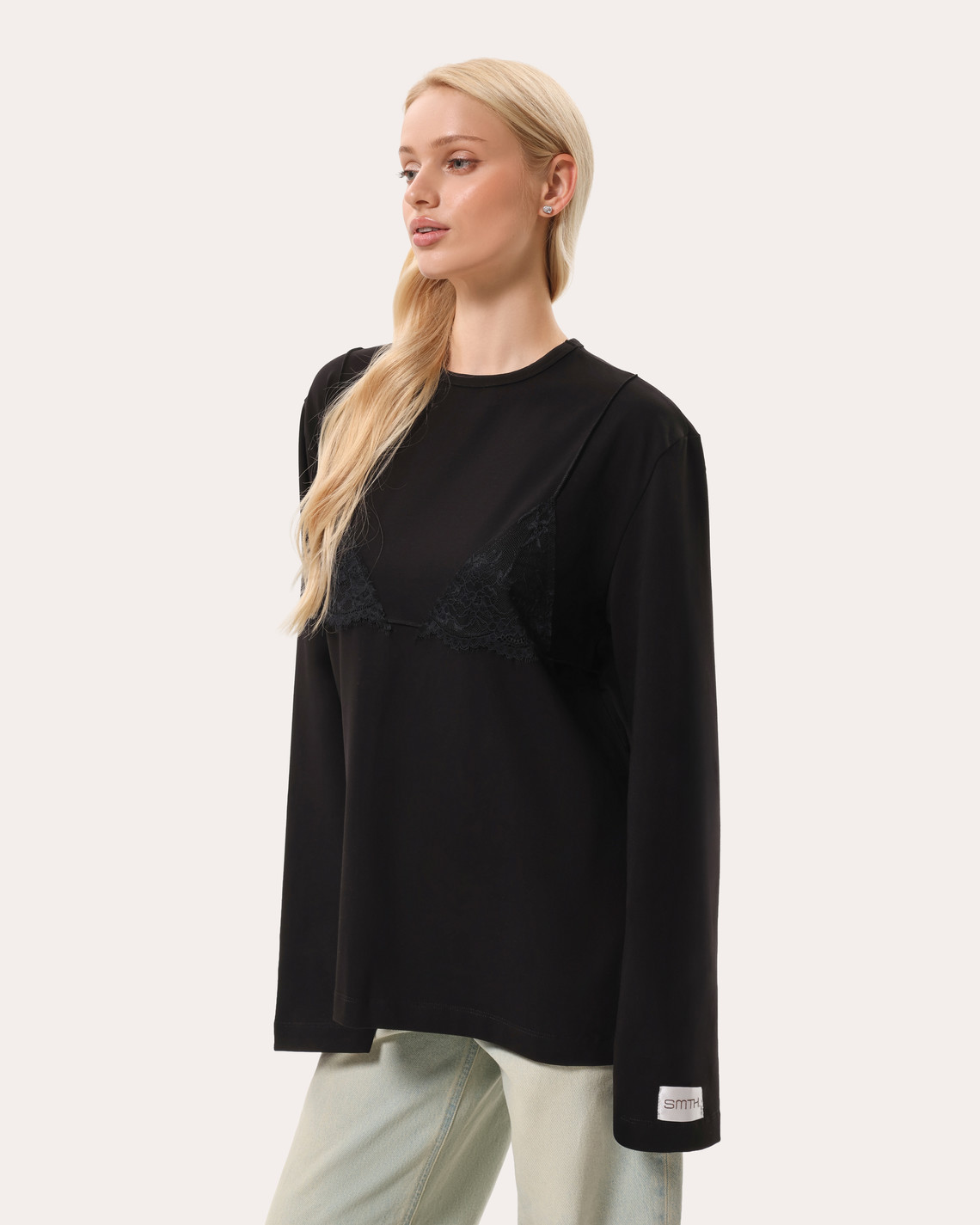 Oversize longsleeve z koronką na dekolcie