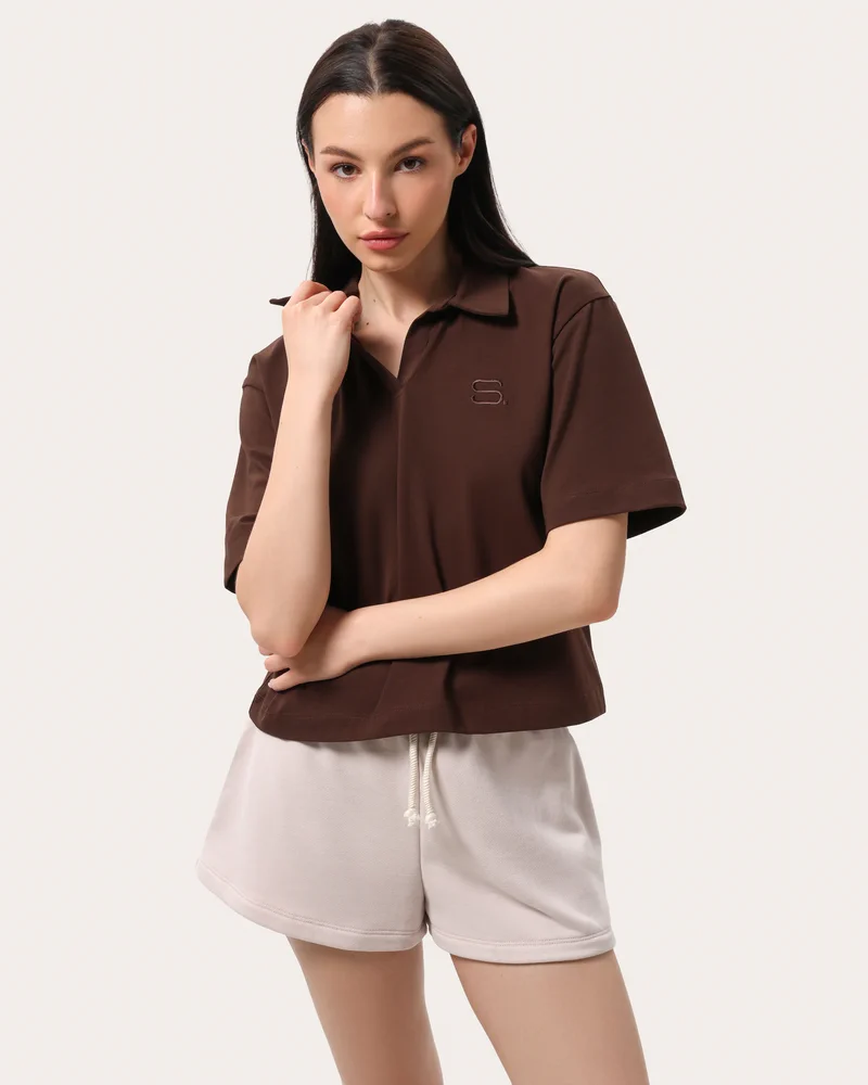 Czekoladowa koszulka polo o luźnym kroju