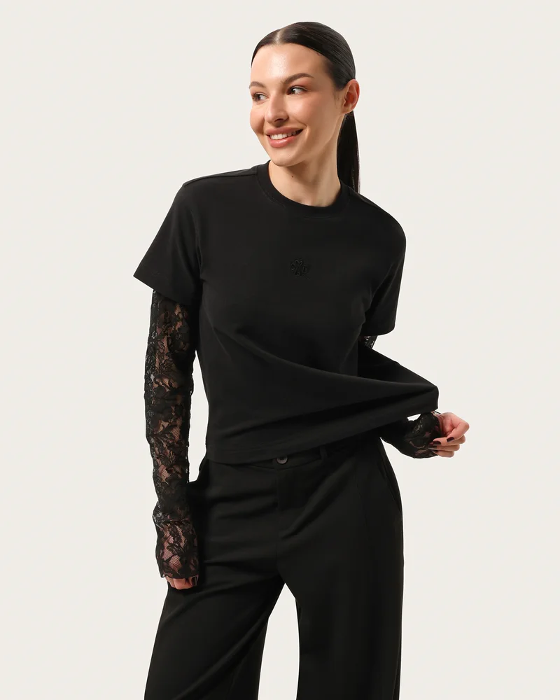 Longsleeve z koronkowymi rękawami i haftem