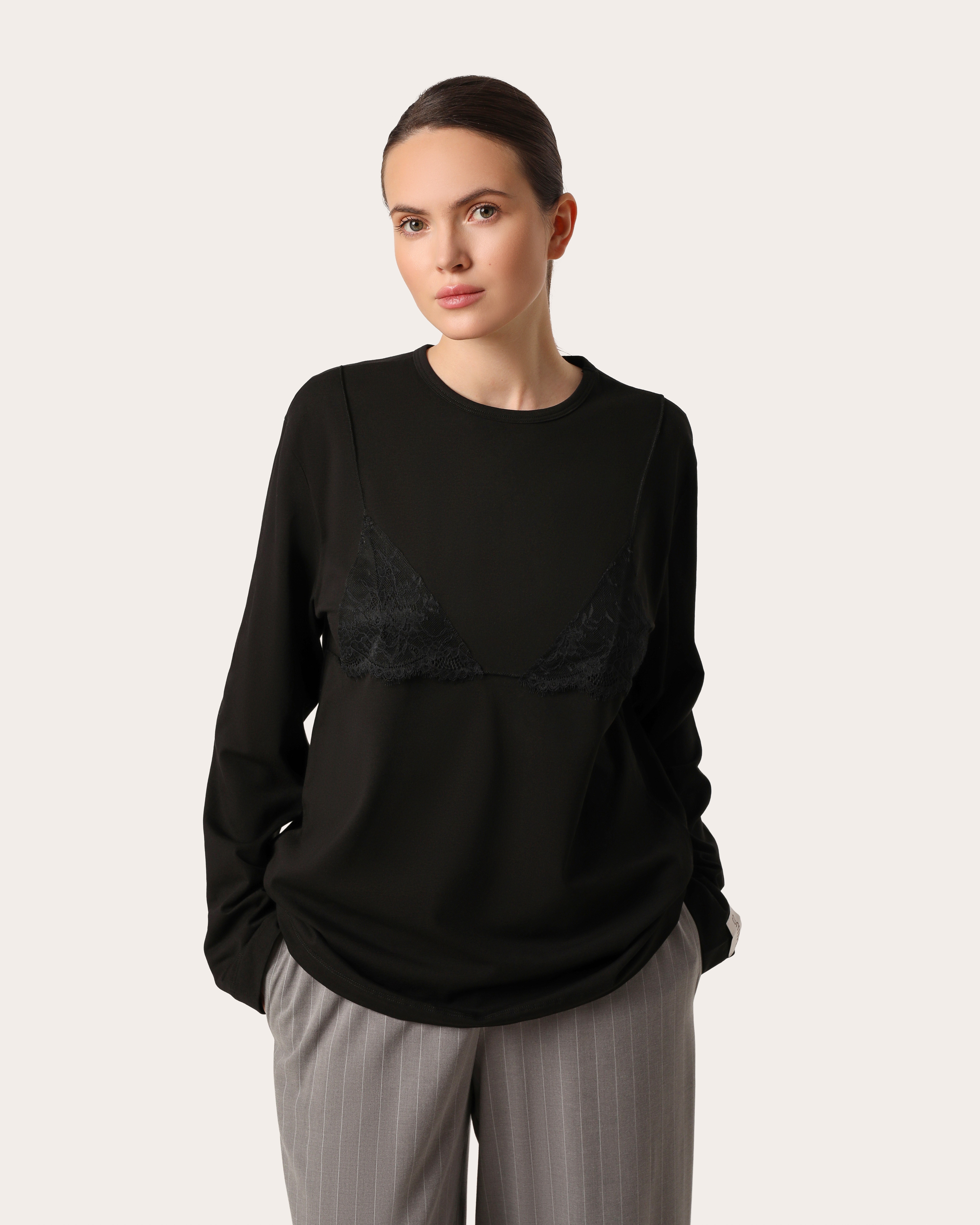 Oversize longsleeve z koronką na dekolcie