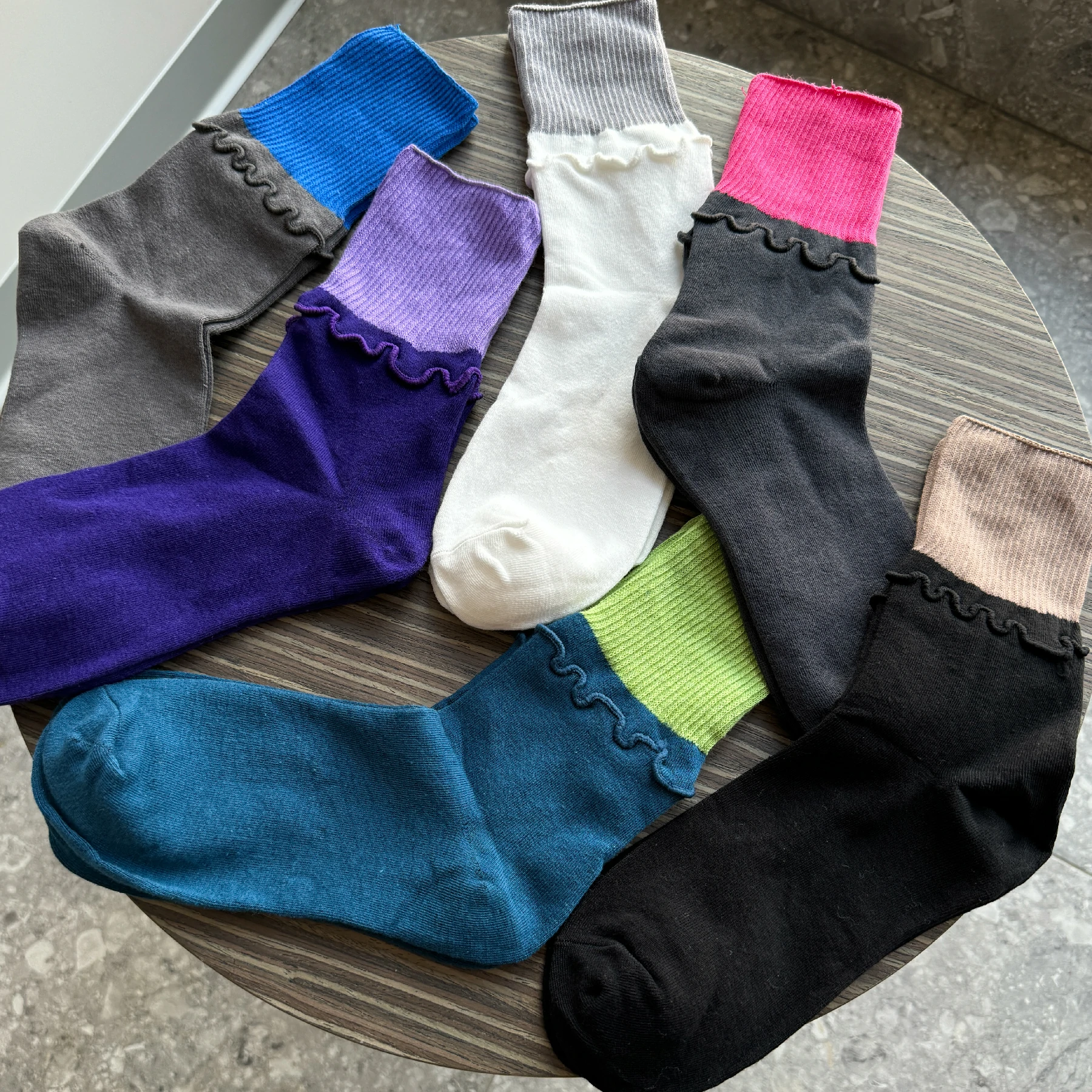 Jasne skarpetki damskie z falbanami - One size