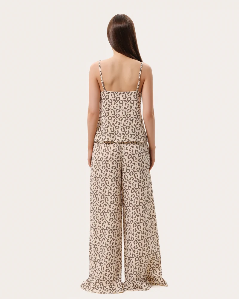 Beżowa piżama z muślinu w leopardzi print: top i spodnie z falbaną